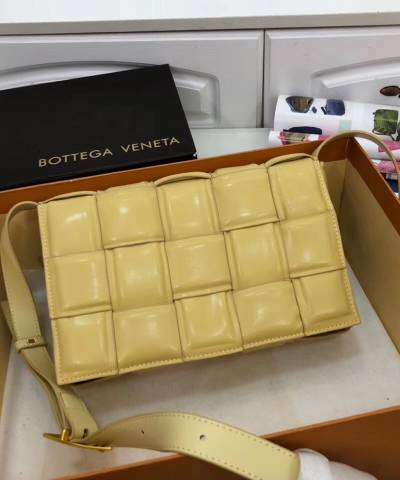 Сумка Bottega Veneta Padded Cassette Bag Mustard